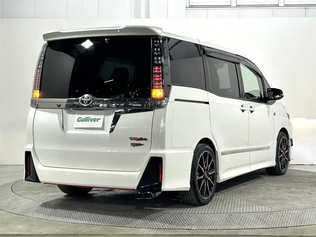 トヨタ ヴォクシー ZS G’s 大阪府 2016(平28)年 6.8万km ホワイトパールクリスタルシャイン ALPINE9incナビ(フルセグ/DVD再生/Bluetooth) Bカメラ 後席モニター ETC ハーフレザー 衝突軽減 トヨタセーフティセンス スマートキー Pスタート オートライト