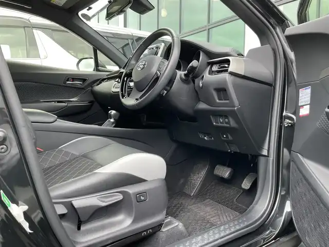 トヨタ Ｃ－ＨＲ G モード ネロ 香川県 2019(平31)年 3.1万km ブラックマイカ 登録時走行距離；30213km/９インチ純正ナビ/前後ドライブレコーダー/ＥＴＣ/衝突軽減システム/レーンキープアシスト/ブラインドスポットモニター/クルーズコントロール/オートマチックハイビーム/革巻きステアリング/ステアリングスイッチ/シートヒーター/純正フロアマット/ドアバイザー/スマートキー/プッシュスタート