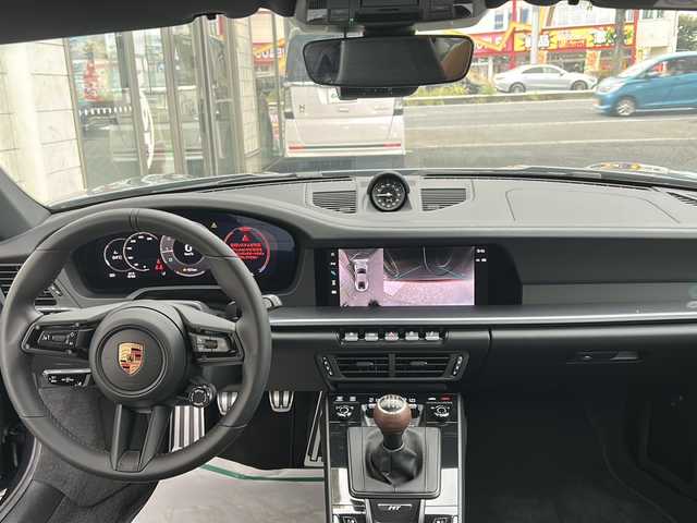 ポルシェ ポルシェ ９１１ カレラT 埼玉県 2025(令7)年 0.4万km グレーＭ ワンオーナー/黒レザーインテリア/バナジウムグレーメタリック/マトリクスLEDヘッドライト/アダプティブスポーツシートプラス（18way電動調節、メモリーパッケージ付）/前席シートベンチレーション/ExclusiveDesignフューエルキャップ/純正ディスプレイオーディオ/ナビ/BT/FM/全周囲カメラ　/バックカメラ/前後ドライブレコーダー　/ビルトインＥＴＣ　/前席シートヒーター　/前席エアーシート　/前席パワーシート/運転席メモリーシート/オートハイビーム/オートライト/ＡＣＣ/衝突軽減システム　/ＢＳＭ　/高速道路ライトシステム/疲労軽減システム/ポルシェ２Ｘ危険警告/湿気検知システム/後退車両検知警告/退出警告/横滑り防止/置くだけ充電/スマートキー　/デコラティブサイドロゴ/純正アルミホイール（ハイグロスブラック塗装、ハイポリッシュ仕上げ）/LHD仕様/保証書　/取扱説明書