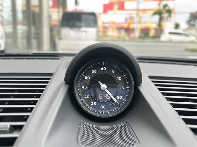 ポルシェ ポルシェ ９１１ カレラT 埼玉県 2025(令7)年 0.4万km グレーＭ ワンオーナー/黒レザーインテリア/バナジウムグレーメタリック/マトリクスLEDヘッドライト/アダプティブスポーツシートプラス（18way電動調節、メモリーパッケージ付）/前席シートベンチレーション/ExclusiveDesignフューエルキャップ/純正ディスプレイオーディオ/ナビ/BT/FM/全周囲カメラ　/バックカメラ/前後ドライブレコーダー　/ビルトインＥＴＣ　/前席シートヒーター　/前席エアーシート　/前席パワーシート/運転席メモリーシート/オートハイビーム/オートライト/ＡＣＣ/衝突軽減システム　/ＢＳＭ　/高速道路ライトシステム/疲労軽減システム/ポルシェ２Ｘ危険警告/湿気検知システム/後退車両検知警告/退出警告/横滑り防止/置くだけ充電/スマートキー　/デコラティブサイドロゴ/純正アルミホイール（ハイグロスブラック塗装、ハイポリッシュ仕上げ）/LHD仕様/保証書　/取扱説明書