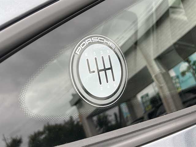 ポルシェ ポルシェ ９１１ カレラT 埼玉県 2025(令7)年 0.4万km グレーＭ ワンオーナー/黒レザーインテリア/バナジウムグレーメタリック/マトリクスLEDヘッドライト/アダプティブスポーツシートプラス（18way電動調節、メモリーパッケージ付）/前席シートベンチレーション/ExclusiveDesignフューエルキャップ/純正ディスプレイオーディオ/ナビ/BT/FM/全周囲カメラ　/バックカメラ/前後ドライブレコーダー　/ビルトインＥＴＣ　/前席シートヒーター　/前席エアーシート　/前席パワーシート/運転席メモリーシート/オートハイビーム/オートライト/ＡＣＣ/衝突軽減システム　/ＢＳＭ　/高速道路ライトシステム/疲労軽減システム/ポルシェ２Ｘ危険警告/湿気検知システム/後退車両検知警告/退出警告/横滑り防止/置くだけ充電/スマートキー　/デコラティブサイドロゴ/純正アルミホイール（ハイグロスブラック塗装、ハイポリッシュ仕上げ）/LHD仕様/保証書　/取扱説明書