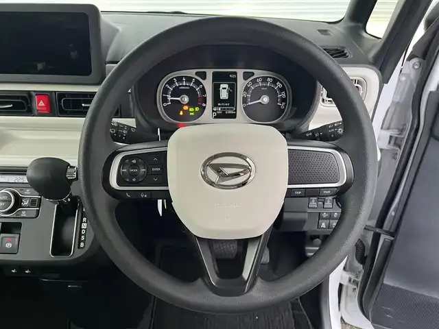 ダイハツ ムーヴ キャンバス ストライプス G 高知県 2024(令6)年 0.7万km シャイニングホワイトパール/サンドベージュメタリック 両側パワースライドドア/LEDヘッドライト/プッシュスタート/スマートキー/純正フロアマット/シートヒーター/ベンチシート/コーナーセンサー/オートマチックハイビーム/オートライト/衝突被害軽減システム/アイドリングストップ/横滑り防止装置/盗難防止装置