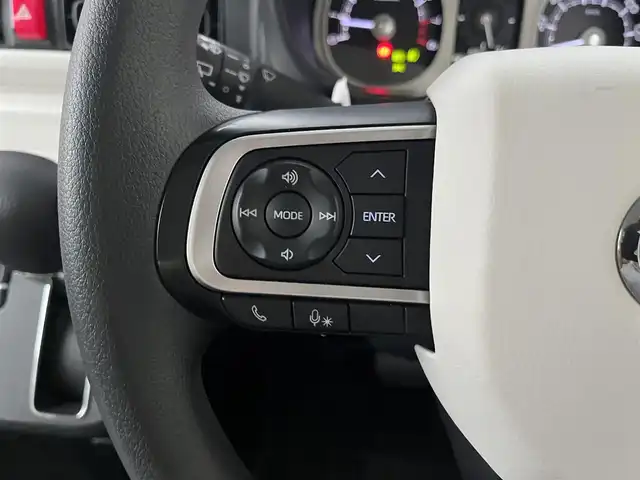 ダイハツ ムーヴ キャンバス ストライプス G 高知県 2024(令6)年 0.7万km シャイニングホワイトパール/サンドベージュメタリック 両側パワースライドドア/LEDヘッドライト/プッシュスタート/スマートキー/純正フロアマット/シートヒーター/ベンチシート/コーナーセンサー/オートマチックハイビーム/オートライト/衝突被害軽減システム/アイドリングストップ/横滑り防止装置/盗難防止装置