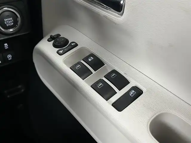 ダイハツ ムーヴ キャンバス ストライプス G 高知県 2024(令6)年 0.7万km シャイニングホワイトパール/サンドベージュメタリック 両側パワースライドドア/LEDヘッドライト/プッシュスタート/スマートキー/純正フロアマット/シートヒーター/ベンチシート/コーナーセンサー/オートマチックハイビーム/オートライト/衝突被害軽減システム/アイドリングストップ/横滑り防止装置/盗難防止装置