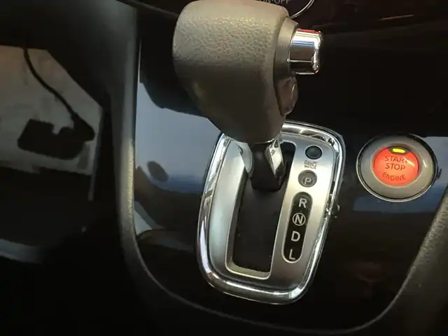 日産 セレナ HWS S HV Vセレ +SeftyⅡ 千葉県 2015(平27)年 7.9万km ダイヤモンドブラック 純正メモリナビ/(フルセグTV/BT/CD/DVD/FM/AM)/全周囲カメラ/衝突被害軽減システム/車線逸脱警報/クルーズコントロール/両側パワースライドドア/横滑り防止装置/ETC/アイドリングストップ/フォグランプ/オートライト/ウィンカーミラー/電動格納ミラー/純正16インチAW/シートリフター/プッシュスタート/スマートキー/フロアマット/ドアバイザー