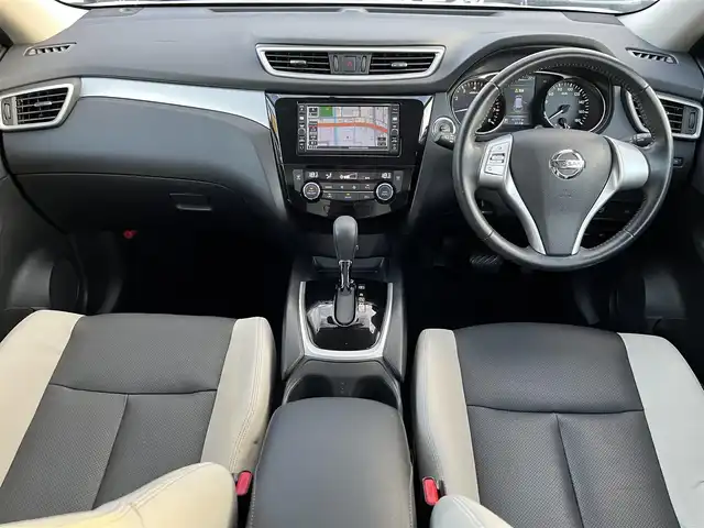 日産 エクストレイル モード・プレミア 鳥取県 2017(平29)年 6.4万km ブリリアントホワイトパール 特別仕様車　モードプレミア/・専用フルカラードエクステリア/・専用ハイコントラストレザーインテリア/・専用フロントバンパー/・専用ヂュアルエキゾーストマフラー/純正ナビ／ＴＶ／ＣＤ／ＢＴ/バックカメラ/ドライブレコーダー/エマージェンシーブレーキ/ＬＥＤヘットライト/前席シートヒーター/プッシュスタート/フォグライト/４WD切替スイッチ/純正１８インチアルミホイール/アイドリングストップ/ウィンカーミラー/フロアマット/ドアバイザー
