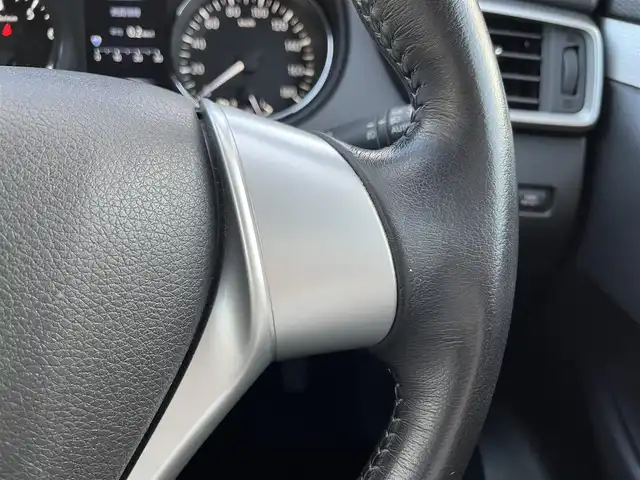 日産 エクストレイル モード・プレミア 鳥取県 2017(平29)年 6.4万km ブリリアントホワイトパール 特別仕様車　モードプレミア/・専用フルカラードエクステリア/・専用ハイコントラストレザーインテリア/・専用フロントバンパー/・専用ヂュアルエキゾーストマフラー/純正ナビ／ＴＶ／ＣＤ／ＢＴ/バックカメラ/ドライブレコーダー/エマージェンシーブレーキ/ＬＥＤヘットライト/前席シートヒーター/プッシュスタート/フォグライト/４WD切替スイッチ/純正１８インチアルミホイール/アイドリングストップ/ウィンカーミラー/フロアマット/ドアバイザー