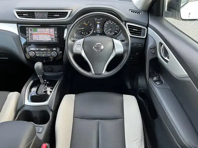 日産 エクストレイル モード・プレミア 鳥取県 2017(平29)年 6.4万km ブリリアントホワイトパール 特別仕様車　モードプレミア/・専用フルカラードエクステリア/・専用ハイコントラストレザーインテリア/・専用フロントバンパー/・専用ヂュアルエキゾーストマフラー/純正ナビ／ＴＶ／ＣＤ／ＢＴ/バックカメラ/ドライブレコーダー/エマージェンシーブレーキ/ＬＥＤヘットライト/前席シートヒーター/プッシュスタート/フォグライト/４WD切替スイッチ/純正１８インチアルミホイール/アイドリングストップ/ウィンカーミラー/フロアマット/ドアバイザー