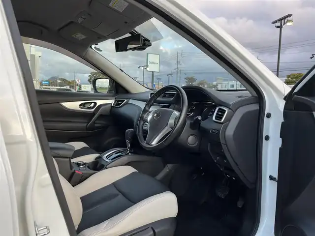 日産 エクストレイル モード・プレミア 鳥取県 2017(平29)年 6.4万km ブリリアントホワイトパール 特別仕様車　モードプレミア/・専用フルカラードエクステリア/・専用ハイコントラストレザーインテリア/・専用フロントバンパー/・専用ヂュアルエキゾーストマフラー/純正ナビ／ＴＶ／ＣＤ／ＢＴ/バックカメラ/ドライブレコーダー/エマージェンシーブレーキ/ＬＥＤヘットライト/前席シートヒーター/プッシュスタート/フォグライト/４WD切替スイッチ/純正１８インチアルミホイール/アイドリングストップ/ウィンカーミラー/フロアマット/ドアバイザー