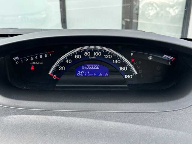 ホンダ フリード G ジャストセレクション 宮城県 2015(平27)年 5.4万km シルバー 登録時走行距離　５３３５８Km/パワーステアリング/横滑り防止装置/オートライト/AAC/ビルトインETC/ステアリングリモコン/片側パワースライドドア/アイドリングストップ/ABS/AM/FM・SD・USB・iPad・TV・AUX/Bluetooth接続/電動ミラー/純正フロアマット/パワーウインドウ/バックカメラ/3列目シート