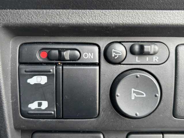 ホンダ フリード G ジャストセレクション 宮城県 2015(平27)年 5.4万km シルバー 登録時走行距離　５３３５８Km/パワーステアリング/横滑り防止装置/オートライト/AAC/ビルトインETC/ステアリングリモコン/片側パワースライドドア/アイドリングストップ/ABS/AM/FM・SD・USB・iPad・TV・AUX/Bluetooth接続/電動ミラー/純正フロアマット/パワーウインドウ/バックカメラ/3列目シート