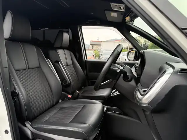 トヨタ ノア ハイブリッド S－Z 香川県 2023(令5)年 6.6万km ホワイトパールクリスタルシャイン ワンオーナー/メーカー10インチディスプレイオーディオ/BT/USB/アップルカープレイ/バックカメラ/純正フリップダウンモニター/オートステップ/パワーバックドア/両側パワースライドドア/デジタルインナーミラー/LEDヘッドライト/クリアランスソナー/ETC2.0/ハーフレザーシート/スマートキー