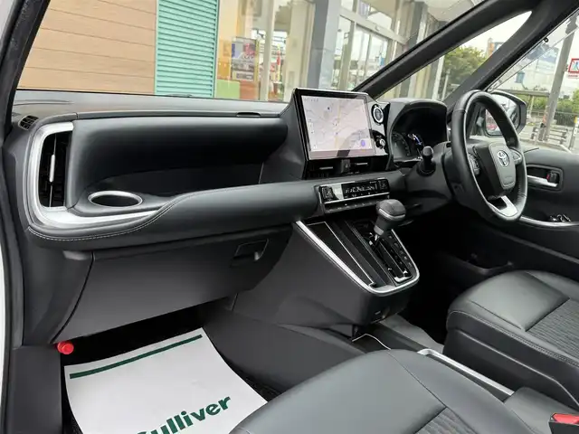 トヨタ ノア ハイブリッド S－Z 香川県 2023(令5)年 6.6万km ホワイトパールクリスタルシャイン ワンオーナー/メーカー10インチディスプレイオーディオ/BT/USB/アップルカープレイ/バックカメラ/純正フリップダウンモニター/オートステップ/パワーバックドア/両側パワースライドドア/デジタルインナーミラー/LEDヘッドライト/クリアランスソナー/ETC2.0/ハーフレザーシート/スマートキー