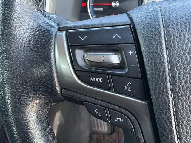 トヨタ クラウン ハイブリッド アスリートS 大分県 2015(平27)年 7.2万km ホワイトパールクリスタルシャイン ・純正ナビ(CD/DVD/USB/AUX/BT)/・バックカメラ/・フルセグテレビ/・レーダークルーズコントロール/・テレビキャンセラー/・コーナーセンサー/・ETC/・ドライブレコーダー/・ステアリングリモコン/・MTモード付き/・パワーシート/・シートヒーター/・ステアリングヒーター/・スマートキー/・プッシュスタートボタン