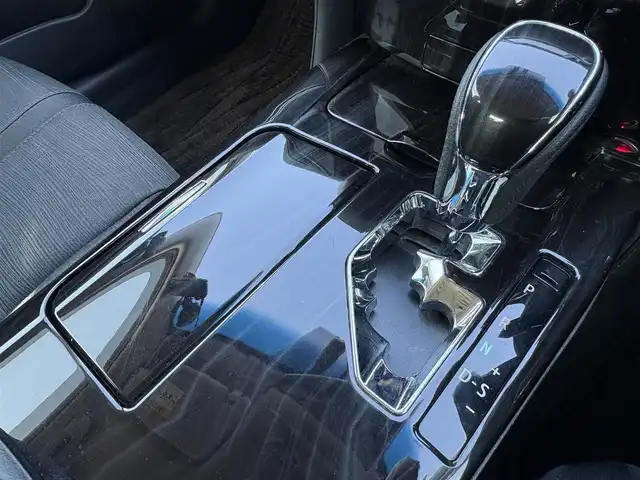 トヨタ クラウン ハイブリッド アスリートS 大分県 2015(平27)年 7.2万km ホワイトパールクリスタルシャイン ・純正ナビ(CD/DVD/USB/AUX/BT)/・バックカメラ/・フルセグテレビ/・レーダークルーズコントロール/・テレビキャンセラー/・コーナーセンサー/・ETC/・ドライブレコーダー/・ステアリングリモコン/・MTモード付き/・パワーシート/・シートヒーター/・ステアリングヒーター/・スマートキー/・プッシュスタートボタン