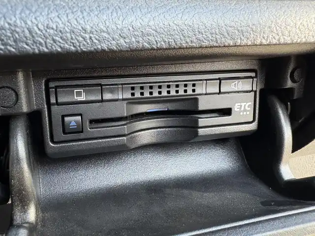 トヨタ クラウン ハイブリッド アスリートS 大分県 2015(平27)年 7.2万km ホワイトパールクリスタルシャイン ・純正ナビ(CD/DVD/USB/AUX/BT)/・バックカメラ/・フルセグテレビ/・レーダークルーズコントロール/・テレビキャンセラー/・コーナーセンサー/・ETC/・ドライブレコーダー/・ステアリングリモコン/・MTモード付き/・パワーシート/・シートヒーター/・ステアリングヒーター/・スマートキー/・プッシュスタートボタン