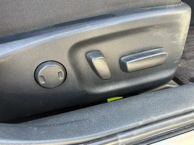 トヨタ クラウン ハイブリッド アスリートS 大分県 2015(平27)年 7.2万km ホワイトパールクリスタルシャイン ・純正ナビ(CD/DVD/USB/AUX/BT)/・バックカメラ/・フルセグテレビ/・レーダークルーズコントロール/・テレビキャンセラー/・コーナーセンサー/・ETC/・ドライブレコーダー/・ステアリングリモコン/・MTモード付き/・パワーシート/・シートヒーター/・ステアリングヒーター/・スマートキー/・プッシュスタートボタン