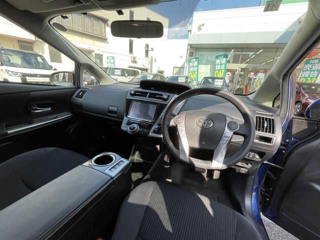 トヨタ プリウス α S 岡山県 2014(平26)年 10.3万km ダークブルーマイカ 登録時走行距離102258キロ/純正8インチナビ/AM/FM/TV/Bluetooth/SD/DVD/バックカメラ/アイドリングストップ/純正１６インチAW/純正フロアマット/HIDヘッドライト/プッシュスタート/スマートキー/ETC