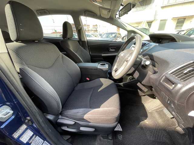 トヨタ プリウス α S 岡山県 2014(平26)年 10.3万km ダークブルーマイカ 登録時走行距離102258キロ/純正8インチナビ/AM/FM/TV/Bluetooth/SD/DVD/バックカメラ/アイドリングストップ/純正１６インチAW/純正フロアマット/HIDヘッドライト/プッシュスタート/スマートキー/ETC