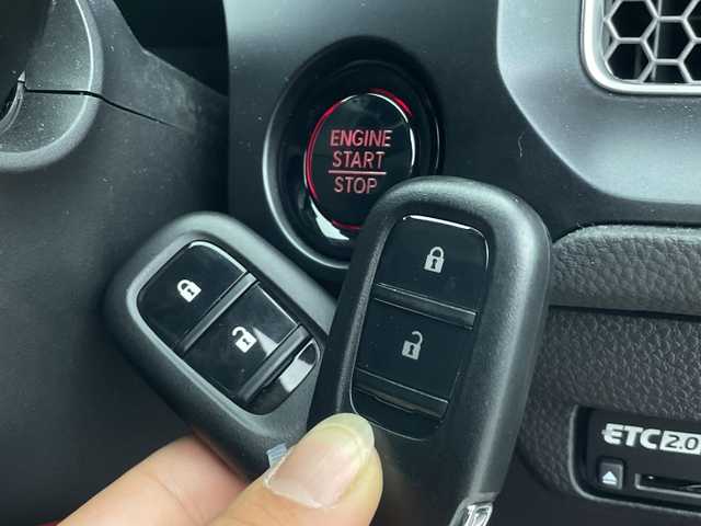 ホンダ シビック タイプR 群馬県 2025(令7)年 0.6万km チャンピオンシップホワイト ６ＭＴ　純正９型ナビ　バックカメラ　ビルトインＥＴＣ２．０　ＢＳＭ　アダプティブクルーズコントロール　衝突被害軽減ブレーキ　レーンアシスト　ＬＥＤヘッドライト　オートマチックハイビーム　禁煙