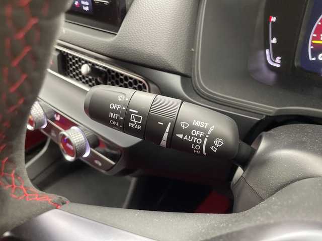 ホンダ シビック タイプR 群馬県 2025(令7)年 0.6万km チャンピオンシップホワイト ６ＭＴ　純正９型ナビ　バックカメラ　ビルトインＥＴＣ２．０　ＢＳＭ　アダプティブクルーズコントロール　衝突被害軽減ブレーキ　レーンアシスト　ＬＥＤヘッドライト　オートマチックハイビーム　禁煙