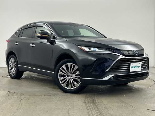 トヨタ ハリアー ハイブリッド Z レザーパッケージ 兵庫県 2021(令3)年 5.5万km プレシャスブラックパール ・純正ナビ/・Bluetooth/TV/USB/Miracast//・JBLサウンド/・全方位カメラ/・トヨタセーフティセンス/・プリクラッシュセーフティ/・レーントレーシングアシスト/・レーダークルーズコントロール/・アダプティブハイビームシステム/・ロードサインアシスト/・パーキングサポートブレーキ（前後方静止物）/・パーキングサポートブレーキ（後方接近車両）/・ブラインドスポットモニター/・車両接近通報装置/・先行車発進告知機能/・後退速度抑制機能/・ヘッドアップディスプレイ/・デジタルインナーミラー/・前後ドライブレコーダー/・パワーバックドア/・ステアリングヒーター/・レザーシート/・前席パワーシート（運転席メモリー付き）/・前席シートヒーター/・前席ベンチレーション/・フロアマット/・LEDヘッドライト/・LEDフォグランプ/・純正アルミホイールタイヤ/・取扱説明書/・保証書/・スペアキー