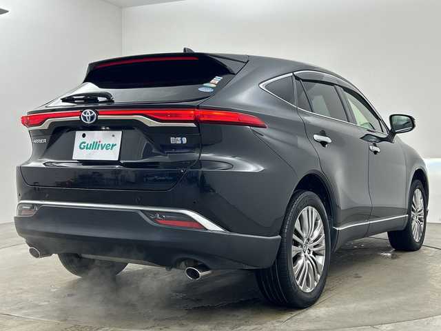 トヨタ ハリアー ハイブリッド Z レザーパッケージ 兵庫県 2021(令3)年 5.5万km プレシャスブラックパール ・純正ナビ/・Bluetooth/TV/USB/Miracast//・JBLサウンド/・全方位カメラ/・トヨタセーフティセンス/・プリクラッシュセーフティ/・レーントレーシングアシスト/・レーダークルーズコントロール/・アダプティブハイビームシステム/・ロードサインアシスト/・パーキングサポートブレーキ（前後方静止物）/・パーキングサポートブレーキ（後方接近車両）/・ブラインドスポットモニター/・車両接近通報装置/・先行車発進告知機能/・後退速度抑制機能/・ヘッドアップディスプレイ/・デジタルインナーミラー/・前後ドライブレコーダー/・パワーバックドア/・ステアリングヒーター/・レザーシート/・前席パワーシート（運転席メモリー付き）/・前席シートヒーター/・前席ベンチレーション/・フロアマット/・LEDヘッドライト/・LEDフォグランプ/・純正アルミホイールタイヤ/・取扱説明書/・保証書/・スペアキー