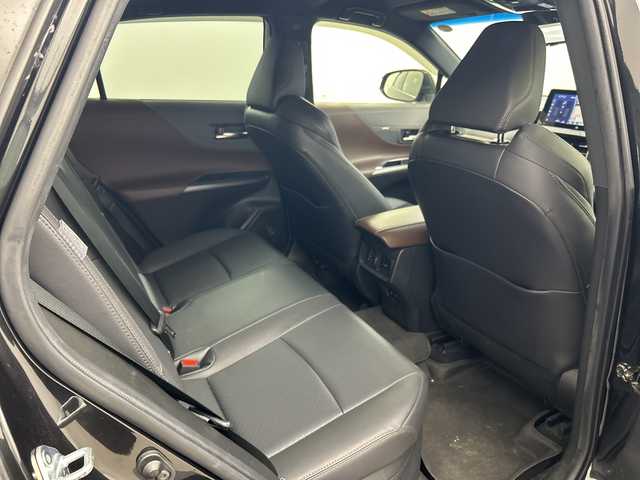 トヨタ ハリアー ハイブリッド Z レザーパッケージ 兵庫県 2021(令3)年 5.5万km プレシャスブラックパール ・純正ナビ/・Bluetooth/TV/USB/Miracast//・JBLサウンド/・全方位カメラ/・トヨタセーフティセンス/・プリクラッシュセーフティ/・レーントレーシングアシスト/・レーダークルーズコントロール/・アダプティブハイビームシステム/・ロードサインアシスト/・パーキングサポートブレーキ（前後方静止物）/・パーキングサポートブレーキ（後方接近車両）/・ブラインドスポットモニター/・車両接近通報装置/・先行車発進告知機能/・後退速度抑制機能/・ヘッドアップディスプレイ/・デジタルインナーミラー/・前後ドライブレコーダー/・パワーバックドア/・ステアリングヒーター/・レザーシート/・前席パワーシート（運転席メモリー付き）/・前席シートヒーター/・前席ベンチレーション/・フロアマット/・LEDヘッドライト/・LEDフォグランプ/・純正アルミホイールタイヤ/・取扱説明書/・保証書/・スペアキー