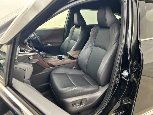 トヨタ ハリアー ハイブリッド Z レザーパッケージ 兵庫県 2021(令3)年 5.5万km プレシャスブラックパール ・純正ナビ/・Bluetooth/TV/USB/Miracast//・JBLサウンド/・全方位カメラ/・トヨタセーフティセンス/・プリクラッシュセーフティ/・レーントレーシングアシスト/・レーダークルーズコントロール/・アダプティブハイビームシステム/・ロードサインアシスト/・パーキングサポートブレーキ（前後方静止物）/・パーキングサポートブレーキ（後方接近車両）/・ブラインドスポットモニター/・車両接近通報装置/・先行車発進告知機能/・後退速度抑制機能/・ヘッドアップディスプレイ/・デジタルインナーミラー/・前後ドライブレコーダー/・パワーバックドア/・ステアリングヒーター/・レザーシート/・前席パワーシート（運転席メモリー付き）/・前席シートヒーター/・前席ベンチレーション/・フロアマット/・LEDヘッドライト/・LEDフォグランプ/・純正アルミホイールタイヤ/・取扱説明書/・保証書/・スペアキー