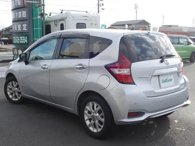 日産 ノート e－パワー X 静岡県 2020(令2)年 3.1万km ブリリアントシルバー 車検R9年2月26日まで/禁煙車/ディーラーオプションナビ（MM319D-W)/　　CD/DVD/BT/AUX/SD/フルセグTV/バックカメラ/純正前方ドライブレコーダー（DJ4-D）/インテリジェントエマージェンシーブレーキ/車線逸脱警報/踏み間違い衝突防止/フロント・バックソナー/LEDヘッドランプ/オートライト/ハイビームアシスト/プッシュスタート/スマートキー/純正フロアマット/取扱説明書/保証書
