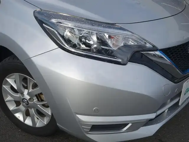 日産 ノート e－パワー X 静岡県 2020(令2)年 3.1万km ブリリアントシルバー 車検R9年2月26日まで/禁煙車/ディーラーオプションナビ（MM319D-W)/　　CD/DVD/BT/AUX/SD/フルセグTV/バックカメラ/純正前方ドライブレコーダー（DJ4-D）/インテリジェントエマージェンシーブレーキ/車線逸脱警報/踏み間違い衝突防止/フロント・バックソナー/LEDヘッドランプ/オートライト/ハイビームアシスト/プッシュスタート/スマートキー/純正フロアマット/取扱説明書/保証書