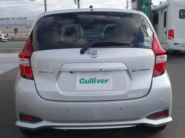 日産 ノート e－パワー X 静岡県 2020(令2)年 3.1万km ブリリアントシルバー 車検R9年2月26日まで/禁煙車/ディーラーオプションナビ（MM319D-W)/　　CD/DVD/BT/AUX/SD/フルセグTV/バックカメラ/純正前方ドライブレコーダー（DJ4-D）/インテリジェントエマージェンシーブレーキ/車線逸脱警報/踏み間違い衝突防止/フロント・バックソナー/LEDヘッドランプ/オートライト/ハイビームアシスト/プッシュスタート/スマートキー/純正フロアマット/取扱説明書/保証書