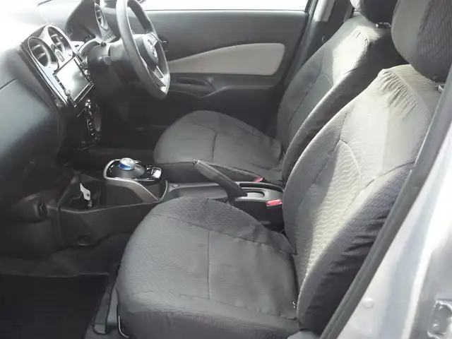 日産 ノート e－パワー X 静岡県 2020(令2)年 3.1万km ブリリアントシルバー 車検R9年2月26日まで/禁煙車/ディーラーオプションナビ（MM319D-W)/　　CD/DVD/BT/AUX/SD/フルセグTV/バックカメラ/純正前方ドライブレコーダー（DJ4-D）/インテリジェントエマージェンシーブレーキ/車線逸脱警報/踏み間違い衝突防止/フロント・バックソナー/LEDヘッドランプ/オートライト/ハイビームアシスト/プッシュスタート/スマートキー/純正フロアマット/取扱説明書/保証書