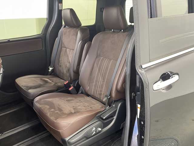 トヨタ エスクァイア Gi プレミアムパッケージ 千葉県 2018(平30)年 2.1万km スパークリングブラックパールクリスタルシャイン 純正SDナビ/（CD/DVD/フルセグTV/Bluetooth/MSV/SD）/バックカメラ/トヨタセーフティセンス/・プリクラッシュセーフティ/・車線逸脱警報/・オートマチックハイビーム/・先行車発進告知機能/クルーズコントロール/ビルトインETC/両側パワースライドドア/前後ドライブレコーダー/前席シートヒーター/禁煙車/オートライト/LEDヘッドライト/横滑り防止装置/フォグランプ/スマートキー/プッシュスタート/アイドリングストップ/革巻きステアリング/ウィンカーミラー/純正15インチアルミホイール/社外フロアマット