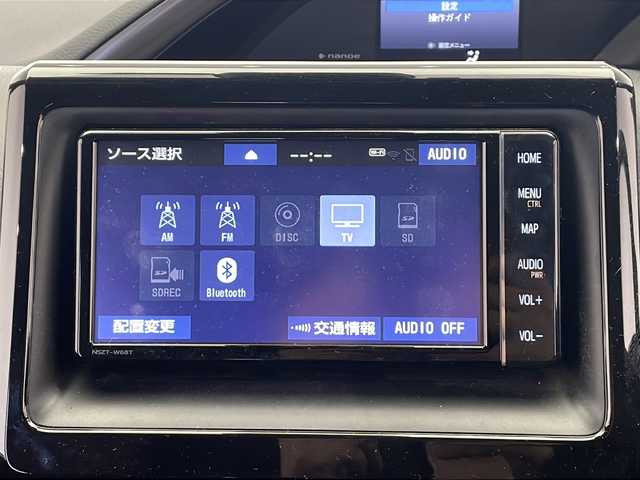 トヨタ エスクァイア Gi プレミアムパッケージ 千葉県 2018(平30)年 2.1万km スパークリングブラックパールクリスタルシャイン 純正SDナビ/（CD/DVD/フルセグTV/Bluetooth/MSV/SD）/バックカメラ/トヨタセーフティセンス/・プリクラッシュセーフティ/・車線逸脱警報/・オートマチックハイビーム/・先行車発進告知機能/クルーズコントロール/ビルトインETC/両側パワースライドドア/前後ドライブレコーダー/前席シートヒーター/禁煙車/オートライト/LEDヘッドライト/横滑り防止装置/フォグランプ/スマートキー/プッシュスタート/アイドリングストップ/革巻きステアリング/ウィンカーミラー/純正15インチアルミホイール/社外フロアマット