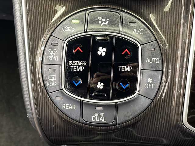 トヨタ エスクァイア Gi プレミアムパッケージ 千葉県 2018(平30)年 2.1万km スパークリングブラックパールクリスタルシャイン 純正SDナビ/（CD/DVD/フルセグTV/Bluetooth/MSV/SD）/バックカメラ/トヨタセーフティセンス/・プリクラッシュセーフティ/・車線逸脱警報/・オートマチックハイビーム/・先行車発進告知機能/クルーズコントロール/ビルトインETC/両側パワースライドドア/前後ドライブレコーダー/前席シートヒーター/禁煙車/オートライト/LEDヘッドライト/横滑り防止装置/フォグランプ/スマートキー/プッシュスタート/アイドリングストップ/革巻きステアリング/ウィンカーミラー/純正15インチアルミホイール/社外フロアマット