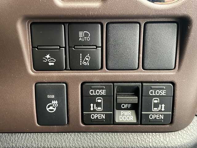 トヨタ エスクァイア Gi プレミアムパッケージ 千葉県 2018(平30)年 2.1万km スパークリングブラックパールクリスタルシャイン 純正SDナビ/（CD/DVD/フルセグTV/Bluetooth/MSV/SD）/バックカメラ/トヨタセーフティセンス/・プリクラッシュセーフティ/・車線逸脱警報/・オートマチックハイビーム/・先行車発進告知機能/クルーズコントロール/ビルトインETC/両側パワースライドドア/前後ドライブレコーダー/前席シートヒーター/禁煙車/オートライト/LEDヘッドライト/横滑り防止装置/フォグランプ/スマートキー/プッシュスタート/アイドリングストップ/革巻きステアリング/ウィンカーミラー/純正15インチアルミホイール/社外フロアマット