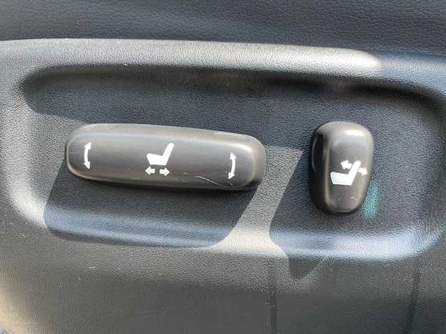 トヨタ ランドクルーザー AX Gセレクション 三重県 2018(平30)年 6.2万km ホワイトパールクリスタルシャイン セーフティセンス/・プリクラッシュセーフティシステム/・レーンディパーチャーアラート/・オートマチックハイビーム/・レーダークルーズコントロール/1オーナー/4WD/社外SDナビ/フルセグTV/【CD/DVD/SD/Bluetooth】/バックカメラ/ビルトインETC/ドライブレコーダー/ブラックレザーシート/D/N席パワーシート/1列目/2列目シートヒーター/ステアリングヒーター/オートライト/LEDヘッドランプ/285/60R18インチ純正AW/【社外AW/スタッドレス積込】/ルーフレール/プッシュスタート/スマートキー/スペアキー/純正フロアマット