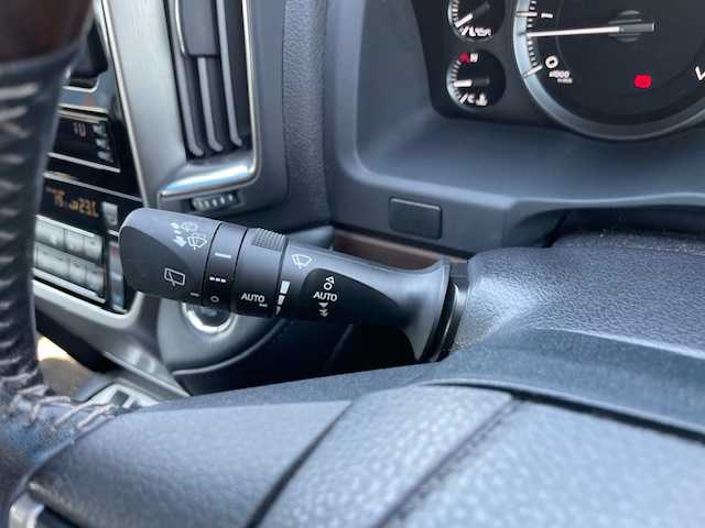 トヨタ ランドクルーザー AX Gセレクション 三重県 2018(平30)年 6.2万km ホワイトパールクリスタルシャイン セーフティセンス/・プリクラッシュセーフティシステム/・レーンディパーチャーアラート/・オートマチックハイビーム/・レーダークルーズコントロール/1オーナー/4WD/社外SDナビ/フルセグTV/【CD/DVD/SD/Bluetooth】/バックカメラ/ビルトインETC/ドライブレコーダー/ブラックレザーシート/D/N席パワーシート/1列目/2列目シートヒーター/ステアリングヒーター/オートライト/LEDヘッドランプ/285/60R18インチ純正AW/【社外AW/スタッドレス積込】/ルーフレール/プッシュスタート/スマートキー/スペアキー/純正フロアマット