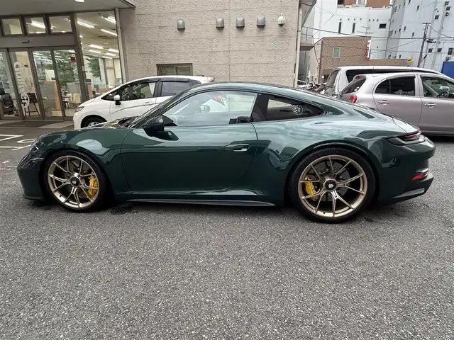 ポルシェ ポルシェ ９１１ GT3 ツーリングPKG 神奈川県 2024(令6)年 0.7万km 緑 カスタムカラーPTS　（PTS価格179万円）/Porsche Racing Green Metallic/4.0 水平対向6気筒自然吸気エンジン/左ハンドル/6速GTスポーツ トランスミッション/PCCB/PASM/Porsche Track Precision App/フロントアスクルリフトシステム/リアパークアシスト/マトリクスLEDヘッドライト/自動防眩ルーム ミラー/リアビューカメラ/オートクルーズ/スペアキー1本