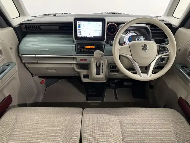 スズキ スペーシア HYBRID X 三重県 2022(令4)年 1万km オフブルーメタリック/ホワイト2トーン マイルドハイブリッド/FF/インパネCVT/純正 8インチナビ CN-RZ875（地図データ2025年）/（FM/AM/SD/iPod/TV/USB/Bluetooth/MEMORY MUSIC/CD/DVD/VTR）/バックアイカメラ/両側パワースライドドア/ドライブレコーダー 前後（ナビ連動）/ビルトイン ETC/スズキセーフティサポート/・デュアルカメラブレーキサポート/・車線逸脱警報/・車線逸脱抑制機能/・ふらつき警報/・アダプティブクルーズコントロール［ACC］/・リヤパーキングセンサー/・ハイビームアシスト/・先行車発進お知らせ/装備/・【OP】アップグレードパッケージ（ウインカー付電動格納ドアミラー、LEDヘッドランプなど）/・【OP】2トーンルーフカラーパッケージ『オフブルーメタリック／ホワイト2トーン［DAD］』/・シートヒーター（D）/・オートエアコン/・オートライト/・プッシュスタート/・パワーウインドウ/・純正ホイールキャップ＋14インチスチールホイール/・保/取/ナビ取/・スマートキーx2