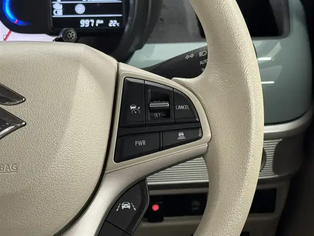 スズキ スペーシア HYBRID X 三重県 2022(令4)年 1万km オフブルーメタリック/ホワイト2トーン マイルドハイブリッド/FF/インパネCVT/純正 8インチナビ CN-RZ875（地図データ2025年）/（FM/AM/SD/iPod/TV/USB/Bluetooth/MEMORY MUSIC/CD/DVD/VTR）/バックアイカメラ/両側パワースライドドア/ドライブレコーダー 前後（ナビ連動）/ビルトイン ETC/スズキセーフティサポート/・デュアルカメラブレーキサポート/・車線逸脱警報/・車線逸脱抑制機能/・ふらつき警報/・アダプティブクルーズコントロール［ACC］/・リヤパーキングセンサー/・ハイビームアシスト/・先行車発進お知らせ/装備/・【OP】アップグレードパッケージ（ウインカー付電動格納ドアミラー、LEDヘッドランプなど）/・【OP】2トーンルーフカラーパッケージ『オフブルーメタリック／ホワイト2トーン［DAD］』/・シートヒーター（D）/・オートエアコン/・オートライト/・プッシュスタート/・パワーウインドウ/・純正ホイールキャップ＋14インチスチールホイール/・保/取/ナビ取/・スマートキーx2