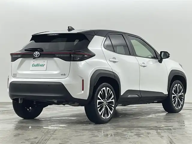 トヨタ ヤリスクロス ハイブリッド Z 福島県 2023(令5)年 2.1万km ブラックマイカ/プラチナホワイトパールマイカ トヨタセーフティーセンス　/・PCS/・車線逸脱警報/・レーンキープアシスト/・オートマチックハイビーム/・レーダークルーズコントロール/・クリアランスソナー/純正ディスプレイオーディオ/全方位カメラ　/ＥＴＣ　/パワーシート　/ＡＶＨ　/・電子パーキング　/プッシュスタート　/・スマートキー　/ＬＥＤライト　/・オートライト　/ステアリングスイッチ/・革巻きステアリング/・チルトステアリング/純正フロアマット/アイドリングストップ/・横滑り防止装置/電動格納ウィンカーミラー