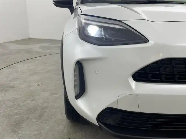 トヨタ ヤリスクロス ハイブリッド Z 福島県 2023(令5)年 2.1万km ブラックマイカ/プラチナホワイトパールマイカ トヨタセーフティーセンス　/・PCS/・車線逸脱警報/・レーンキープアシスト/・オートマチックハイビーム/・レーダークルーズコントロール/・クリアランスソナー/純正ディスプレイオーディオ/全方位カメラ　/ＥＴＣ　/パワーシート　/ＡＶＨ　/・電子パーキング　/プッシュスタート　/・スマートキー　/ＬＥＤライト　/・オートライト　/ステアリングスイッチ/・革巻きステアリング/・チルトステアリング/純正フロアマット/アイドリングストップ/・横滑り防止装置/電動格納ウィンカーミラー