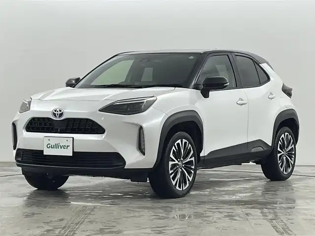 トヨタ ヤリスクロス ハイブリッド Z 福島県 2023(令5)年 2.1万km ブラックマイカ/プラチナホワイトパールマイカ トヨタセーフティーセンス　/・PCS/・車線逸脱警報/・レーンキープアシスト/・オートマチックハイビーム/・レーダークルーズコントロール/・クリアランスソナー/純正ディスプレイオーディオ/全方位カメラ　/ＥＴＣ　/パワーシート　/ＡＶＨ　/・電子パーキング　/プッシュスタート　/・スマートキー　/ＬＥＤライト　/・オートライト　/ステアリングスイッチ/・革巻きステアリング/・チルトステアリング/純正フロアマット/アイドリングストップ/・横滑り防止装置/電動格納ウィンカーミラー