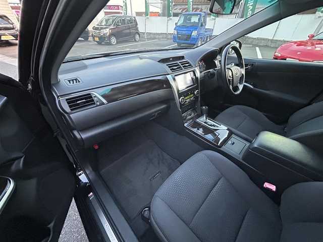 トヨタ カムリ ハイブリット Gパッケージ 岡山県 2012(平24)年 11.5万km アティチュードブラックマイカ 登録時走行距離114406キロ/純正SDナビ（NSZT-W62G）/AM/FM/Bluetooth/CD/DVD/SD/バックカメラ/運転席パワーシート/純正17インチAW/純正フロアマット/電動格納ミラー/HIDヘッドライト/スマートキー/プッシュスタート/ビルトインETC