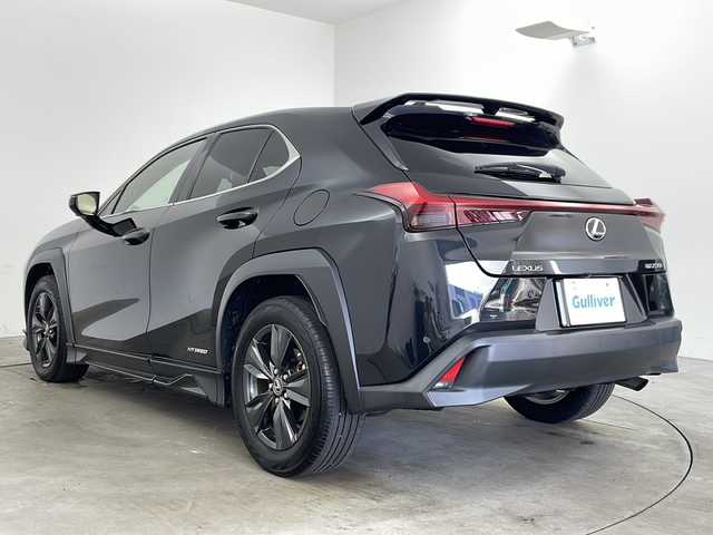 レクサス ＵＸ 250h バージョンC 兵庫県 2019(平31)年 5.6万km グラファイトブラックガラスフレーク ・Lexus Safety System ＋/・プリクラッシュセーフティ/・レーントレーシングアシスト/・オートマチックハイビーム/・アダプティブハイビーム/・ロードサインアシスト/・先行車発進告知/・ブラインドスポットモニター/・パノラミックビューモニター/・3眼LEDヘッドライト/・スマートエントリー/・ヘッドアップディスプレイ/・10.3インチワイドディスプレイ/・純正ナビ/CD/DVD/BT/Miracast/TV/・ビルトインETC2.0/・革シート/・前席シートヒーター/・前席パワーシート/・パワーバックドア/・TRDエアロ/・前後ドライブレコーダー/・純正17インチアルミホイール/・パーキングサポートブレーキ