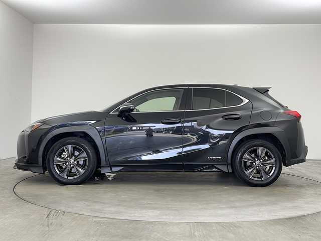 レクサス ＵＸ 250h バージョンC 兵庫県 2019(平31)年 5.6万km グラファイトブラックガラスフレーク ・Lexus Safety System ＋/・プリクラッシュセーフティ/・レーントレーシングアシスト/・オートマチックハイビーム/・アダプティブハイビーム/・ロードサインアシスト/・先行車発進告知/・ブラインドスポットモニター/・パノラミックビューモニター/・3眼LEDヘッドライト/・スマートエントリー/・ヘッドアップディスプレイ/・10.3インチワイドディスプレイ/・純正ナビ/CD/DVD/BT/Miracast/TV/・ビルトインETC2.0/・革シート/・前席シートヒーター/・前席パワーシート/・パワーバックドア/・TRDエアロ/・前後ドライブレコーダー/・純正17インチアルミホイール/・パーキングサポートブレーキ