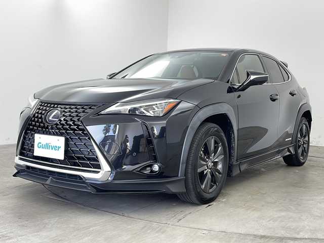 レクサス ＵＸ 250h バージョンC 兵庫県 2019(平31)年 5.6万km グラファイトブラックガラスフレーク ・Lexus Safety System ＋/・プリクラッシュセーフティ/・レーントレーシングアシスト/・オートマチックハイビーム/・アダプティブハイビーム/・ロードサインアシスト/・先行車発進告知/・ブラインドスポットモニター/・パノラミックビューモニター/・3眼LEDヘッドライト/・スマートエントリー/・ヘッドアップディスプレイ/・10.3インチワイドディスプレイ/・純正ナビ/CD/DVD/BT/Miracast/TV/・ビルトインETC2.0/・革シート/・前席シートヒーター/・前席パワーシート/・パワーバックドア/・TRDエアロ/・前後ドライブレコーダー/・純正17インチアルミホイール/・パーキングサポートブレーキ