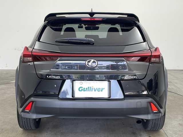 レクサス ＵＸ 250h バージョンC 兵庫県 2019(平31)年 5.6万km グラファイトブラックガラスフレーク ・Lexus Safety System ＋/・プリクラッシュセーフティ/・レーントレーシングアシスト/・オートマチックハイビーム/・アダプティブハイビーム/・ロードサインアシスト/・先行車発進告知/・ブラインドスポットモニター/・パノラミックビューモニター/・3眼LEDヘッドライト/・スマートエントリー/・ヘッドアップディスプレイ/・10.3インチワイドディスプレイ/・純正ナビ/CD/DVD/BT/Miracast/TV/・ビルトインETC2.0/・革シート/・前席シートヒーター/・前席パワーシート/・パワーバックドア/・TRDエアロ/・前後ドライブレコーダー/・純正17インチアルミホイール/・パーキングサポートブレーキ